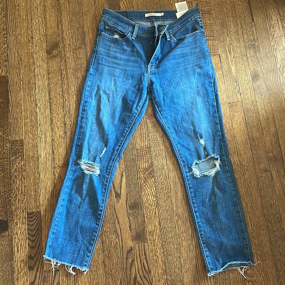 Levi’s Slimming Skinny Jeans with Rips - Picture 2 of 5